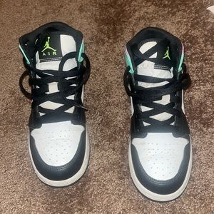 Nike shoes only worn a few times in great condition! Does not come with box.